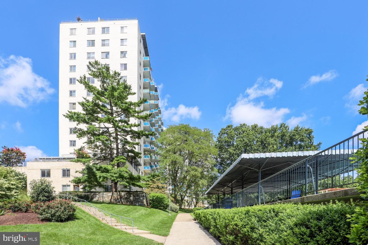 10201 Grosvenor Place #414 photo 28