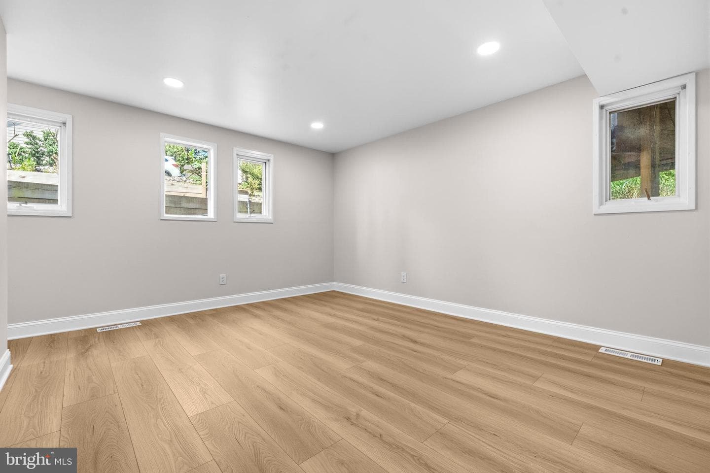 9416 Holbrook Lane photo 37