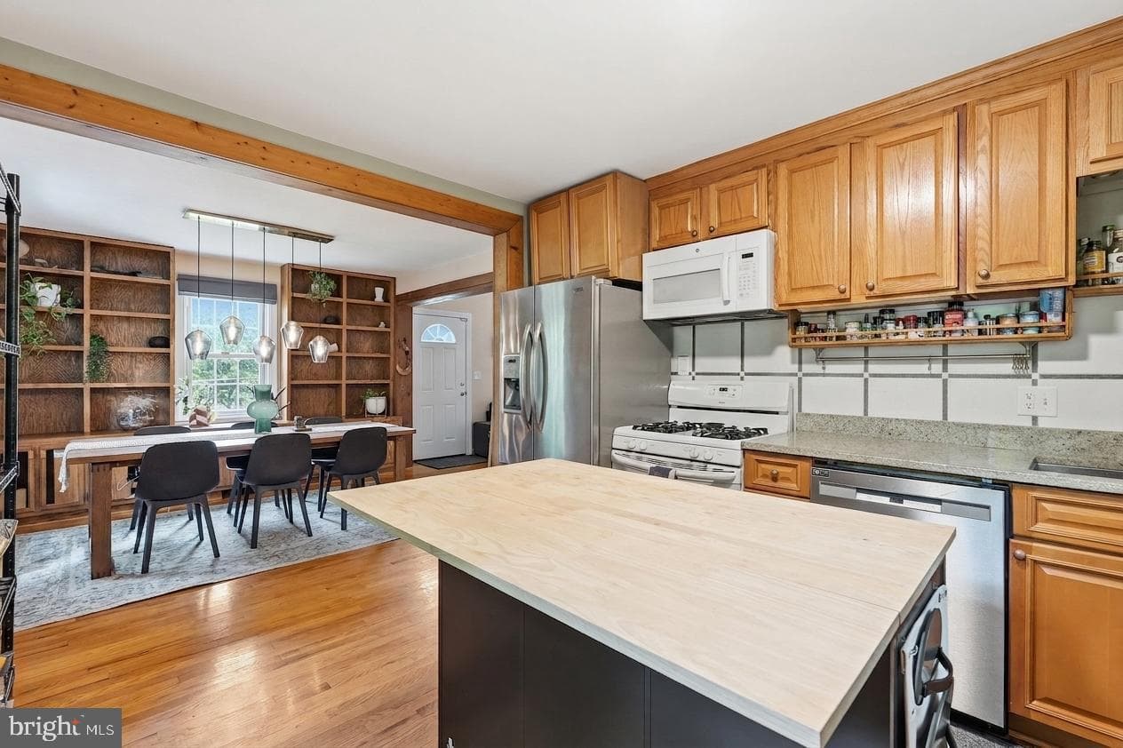 9305 Caroline Avenue photo 9