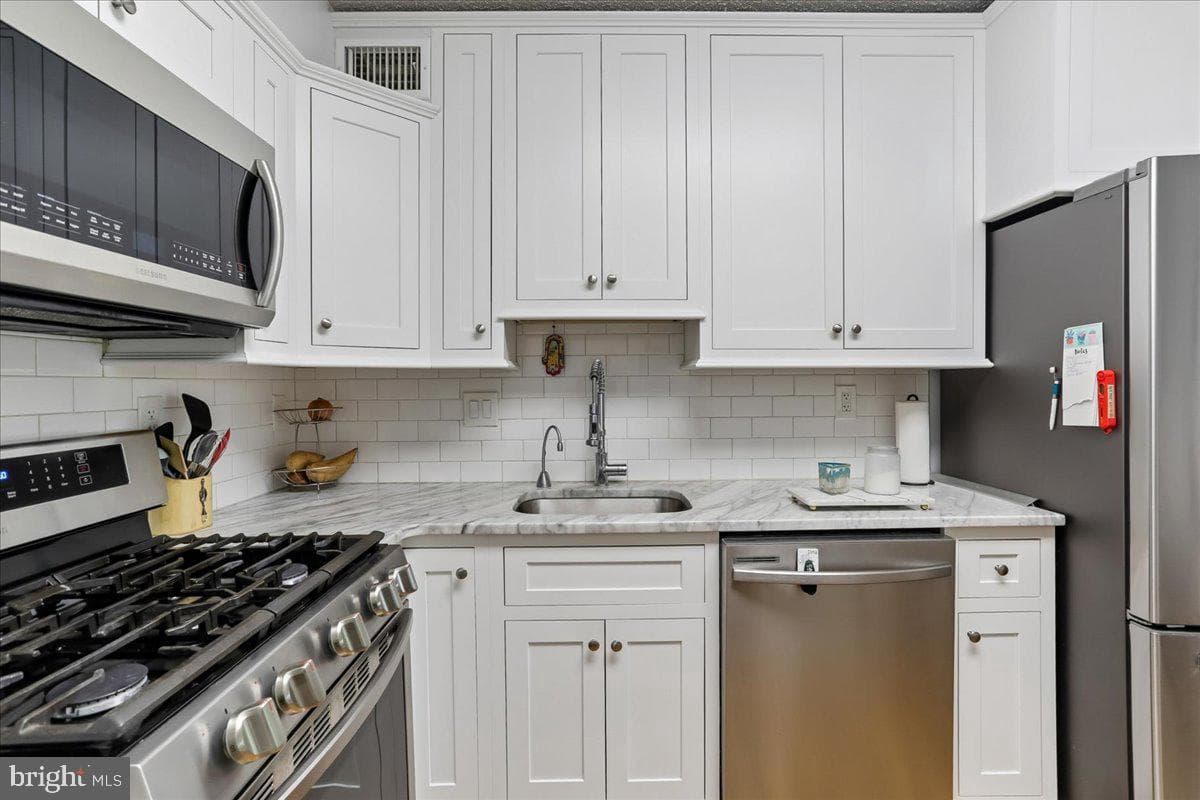 5225 Pooks Hill Road #826n photo 15