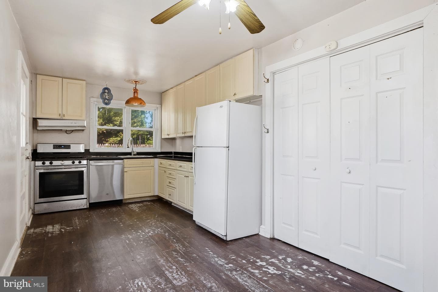 102 N Horners Lane photo 8