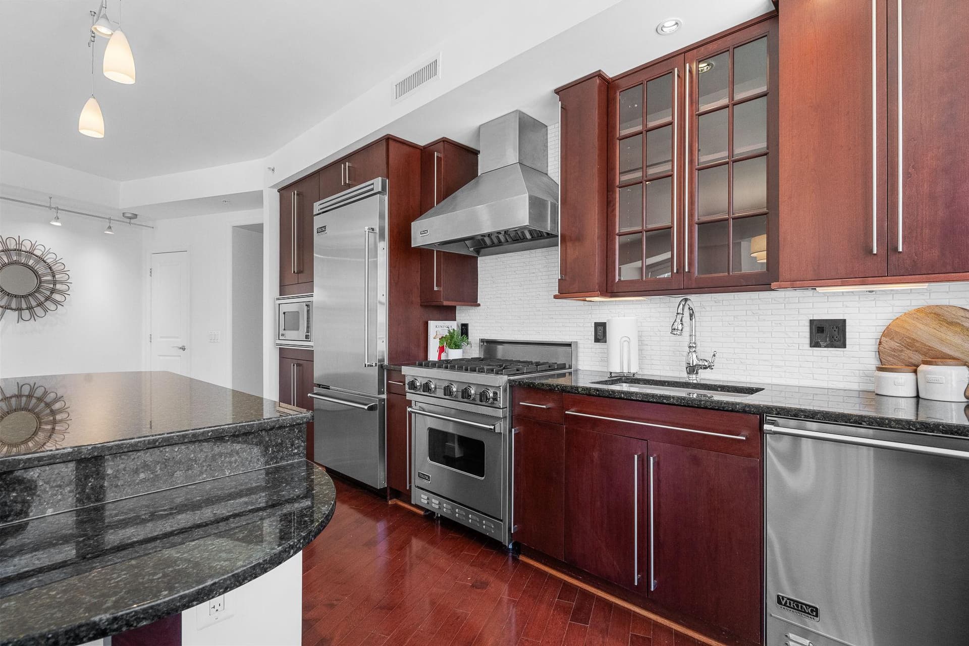 7710 Woodmont Avenue #1011 photo 30