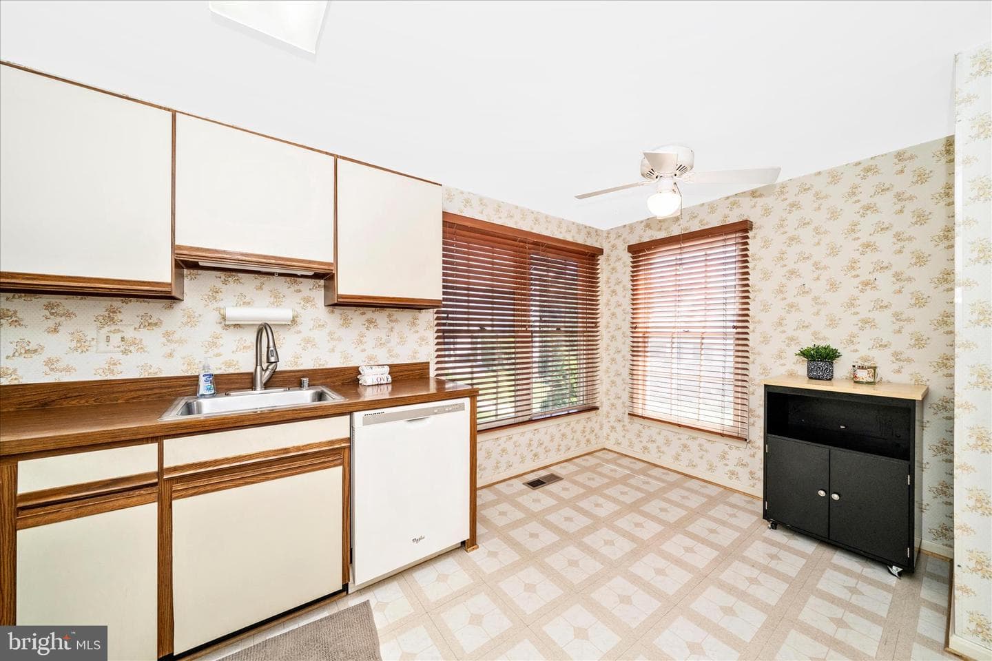20200 Ravensdale Court photo 4