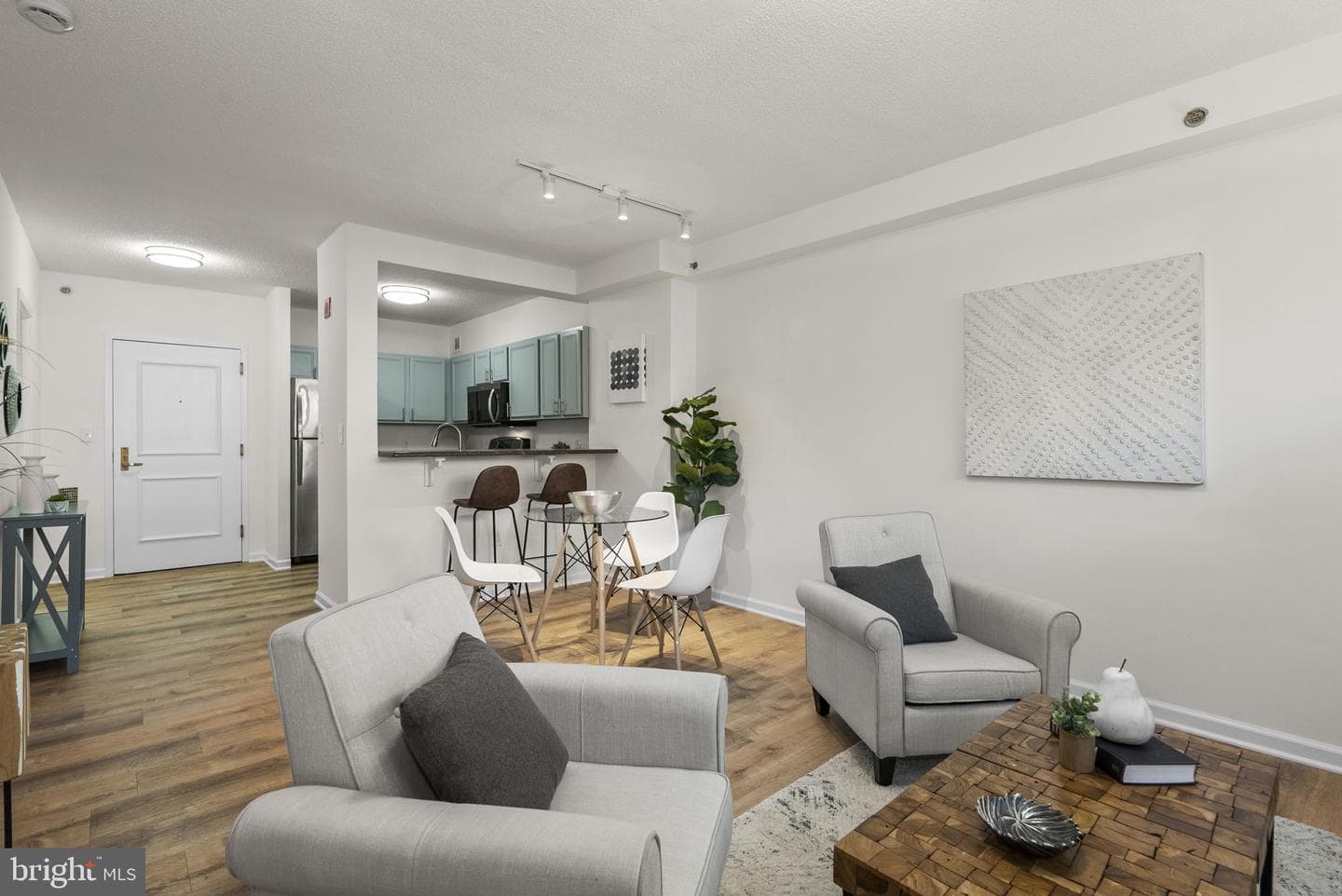 7111 Woodmont Avenue #108 photo 4