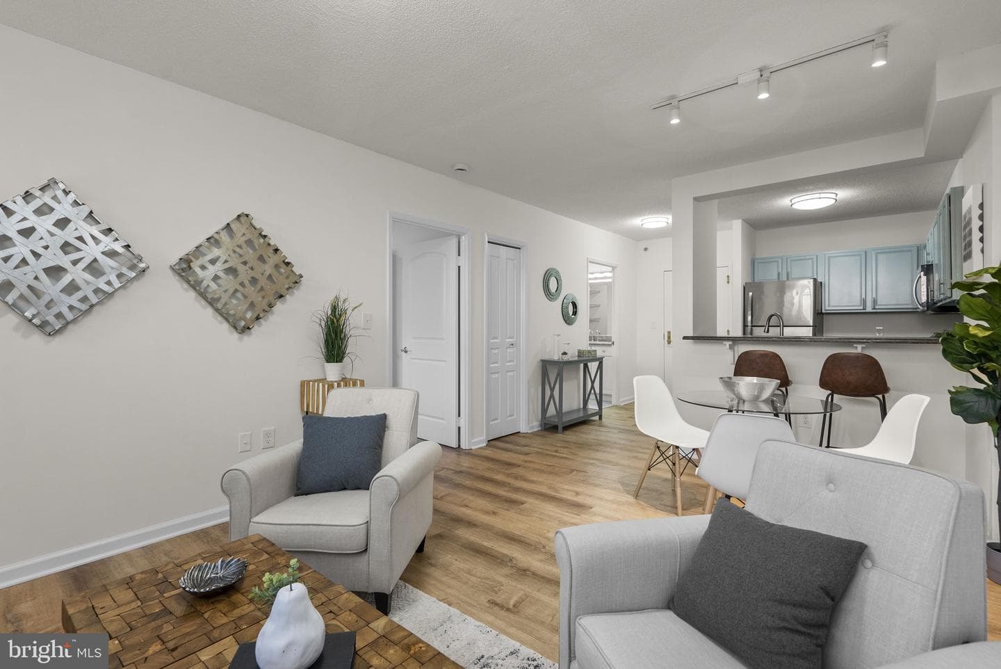 7111 Woodmont Avenue #108 photo 5