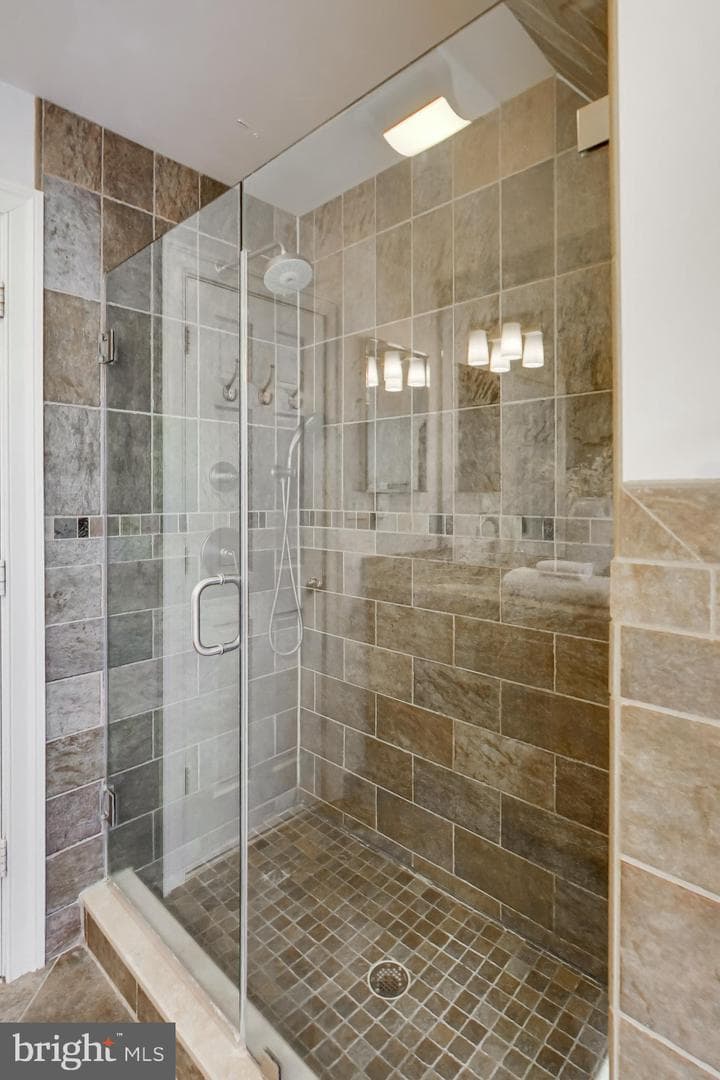 4118 Woodbine Street photo 32