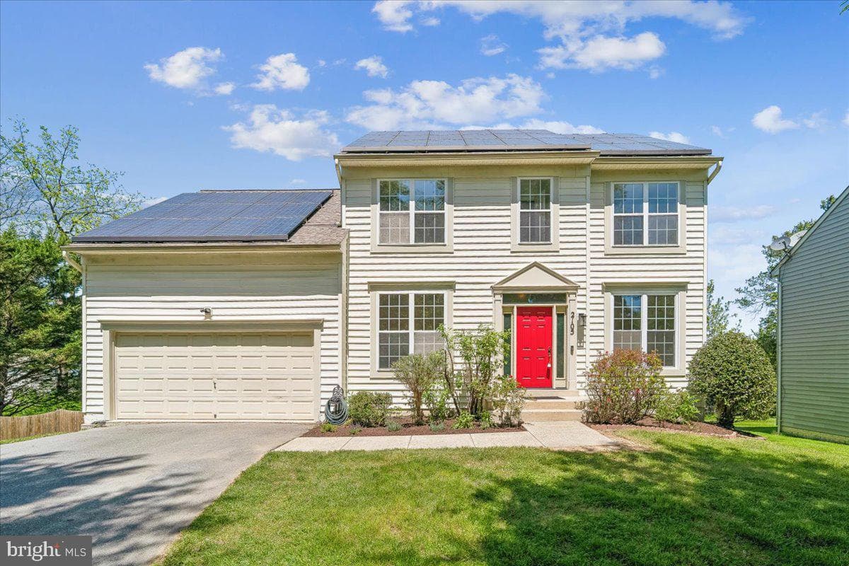 2105 Walking Crest Court