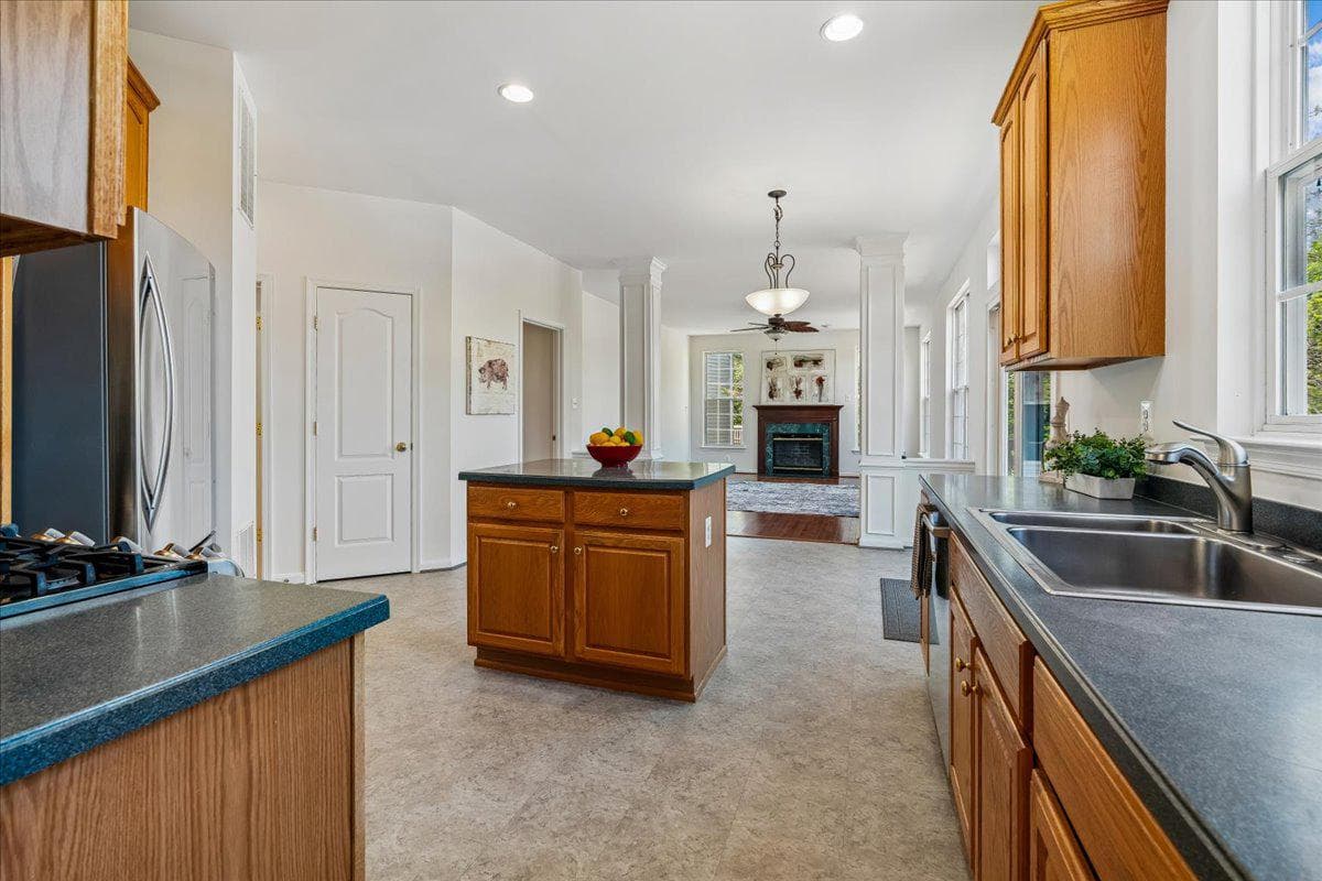 2105 Walking Crest Court photo 16