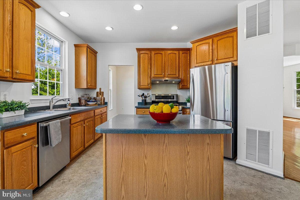 2105 Walking Crest Court photo 18