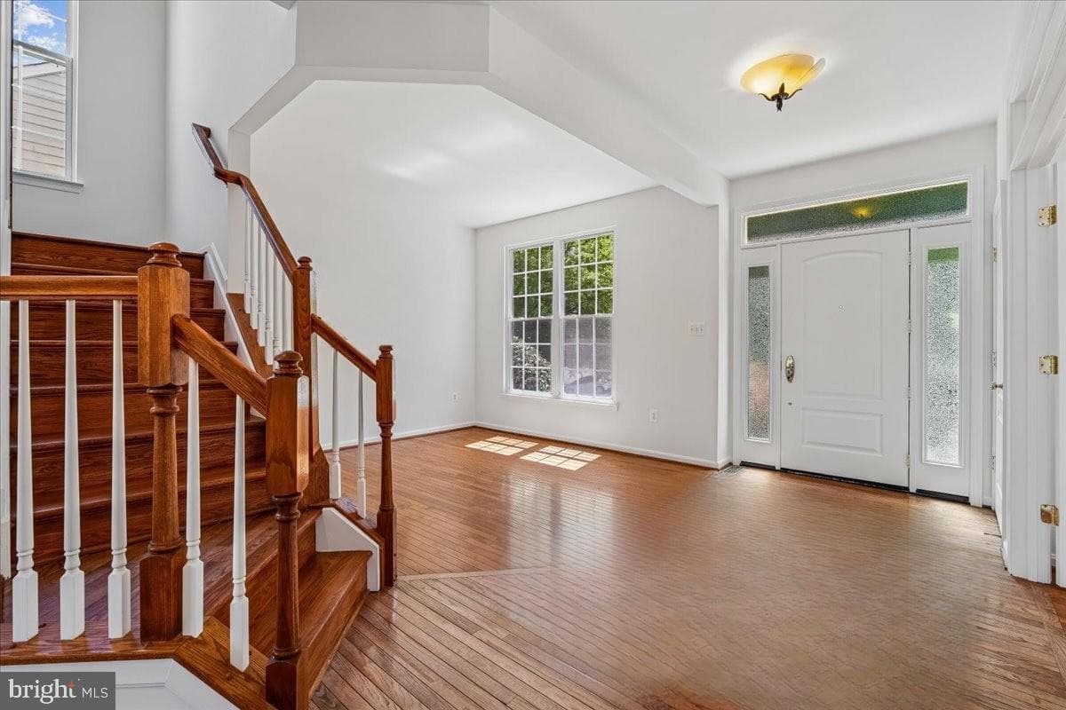 2105 Walking Crest Court photo 4