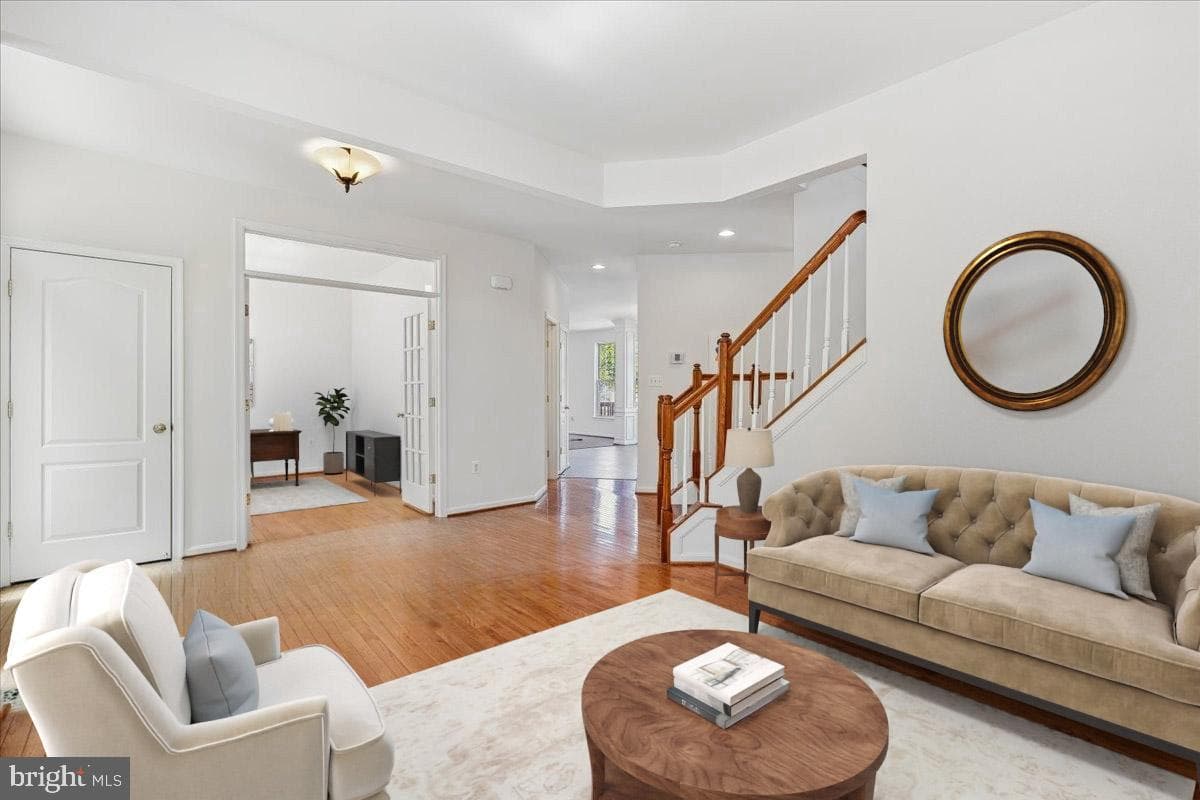 2105 Walking Crest Court photo 7