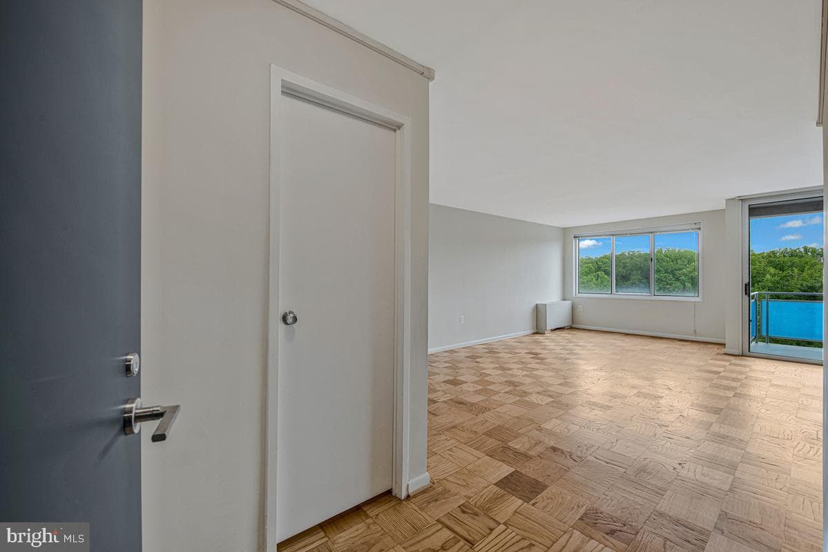 10201 Grosvenor Place #1222 photo 3