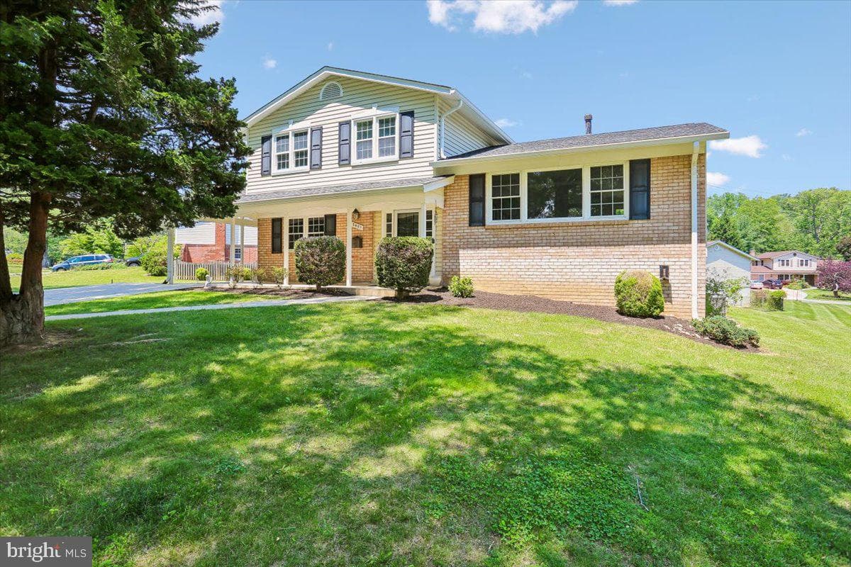 5401 Amberwood Lane photo 4