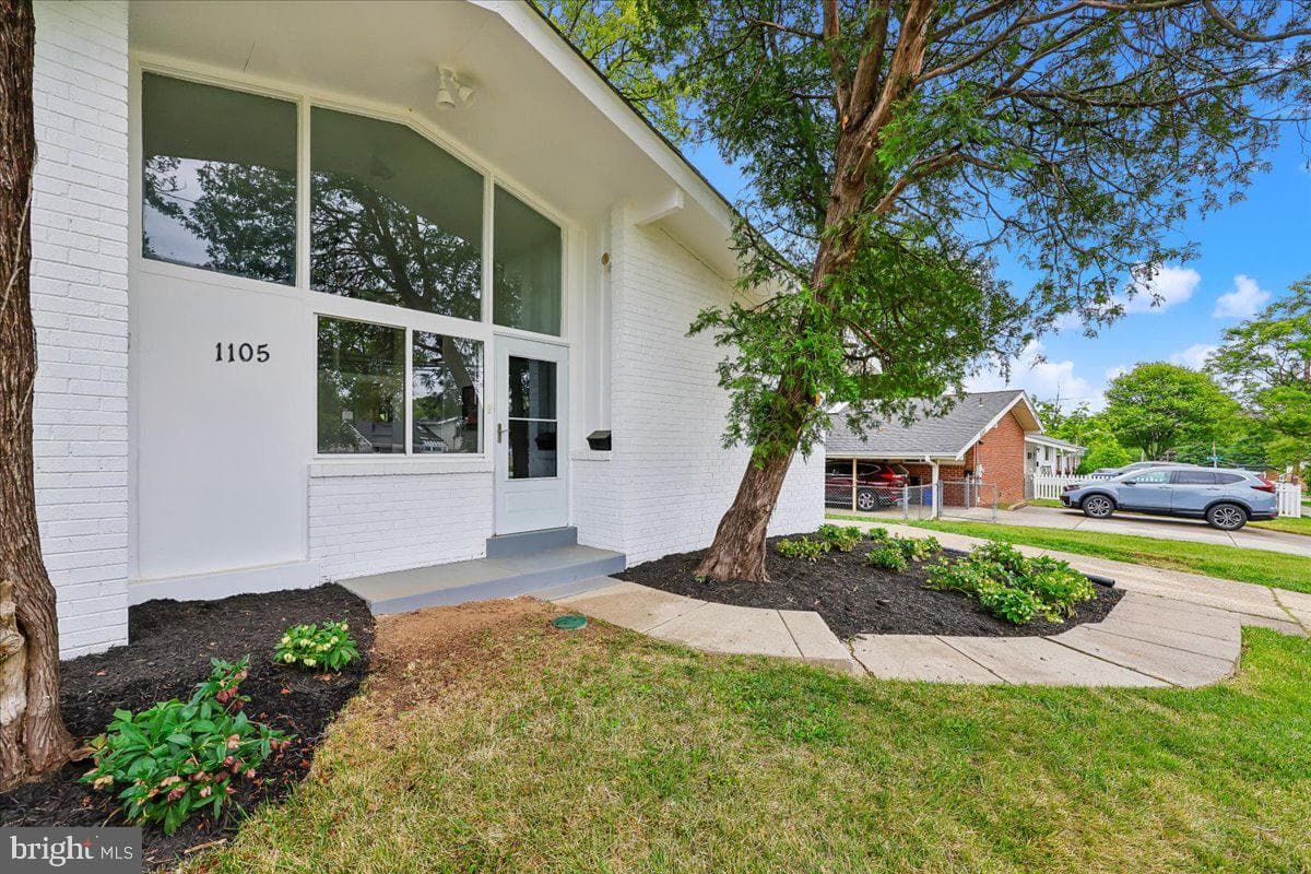 1105 Lamberton Drive photo 3