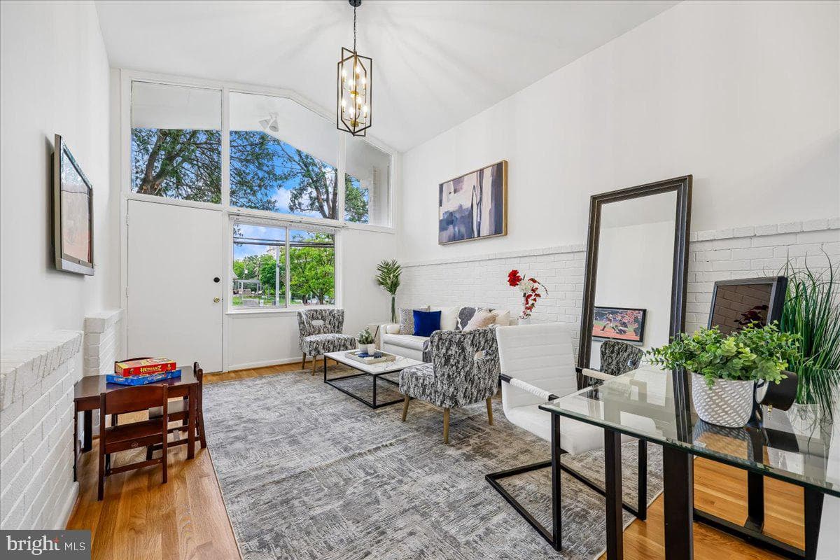 1105 Lamberton Drive photo 4
