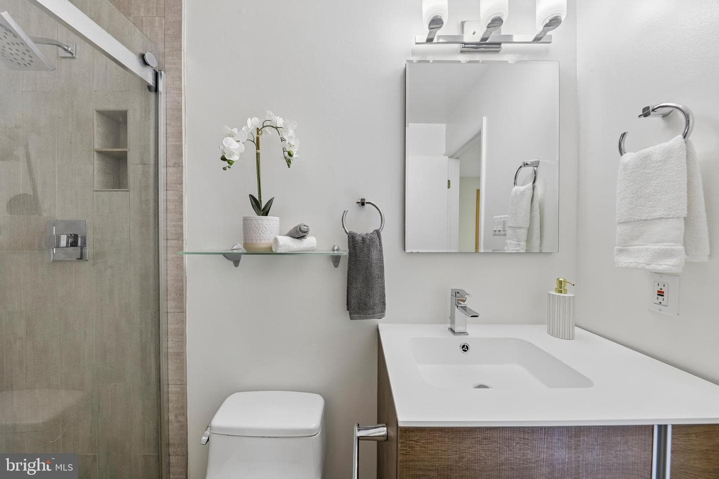 3512 Woodbine Street photo 58