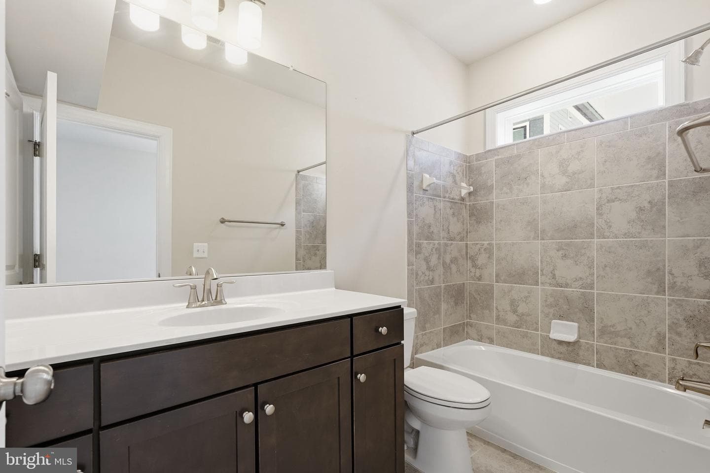 16136 Columbus Avenue photo 11