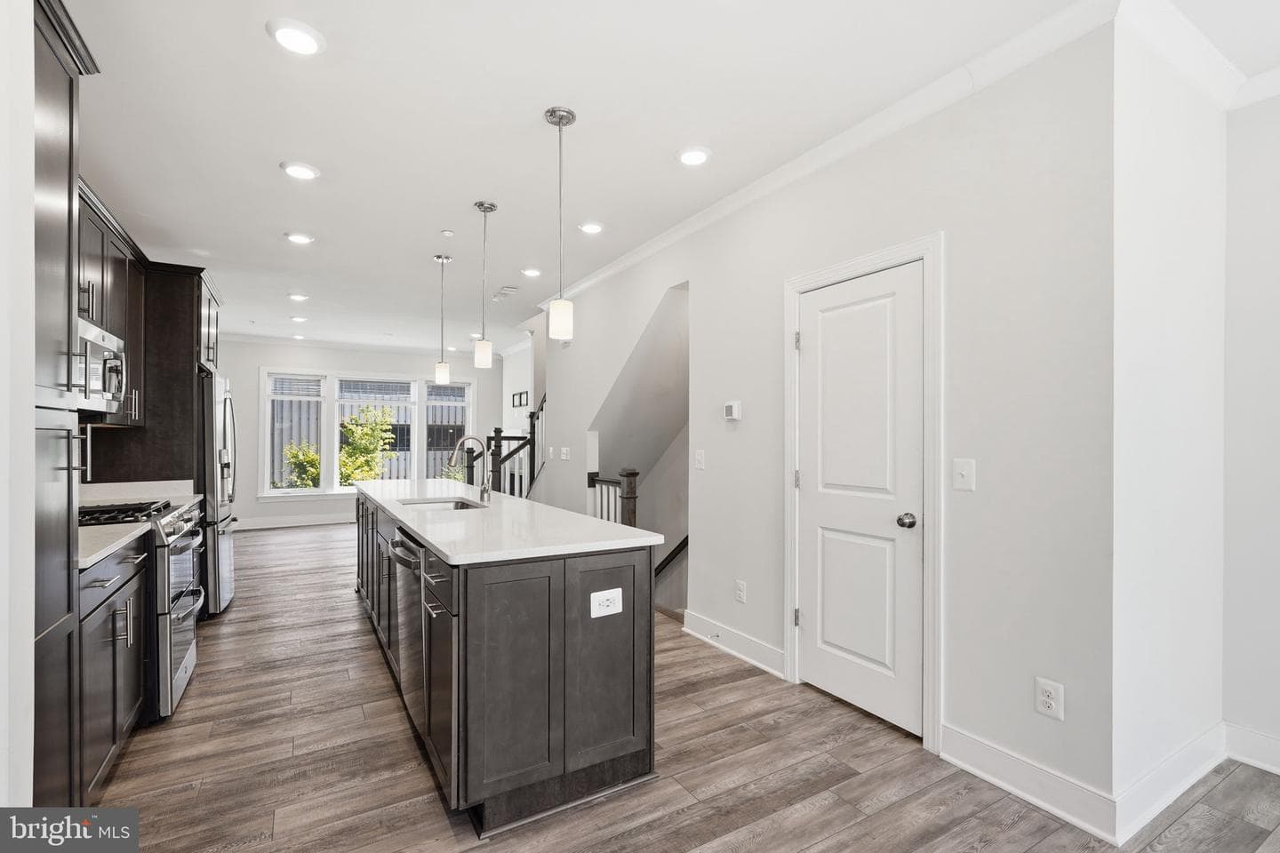 16136 Columbus Avenue photo 4