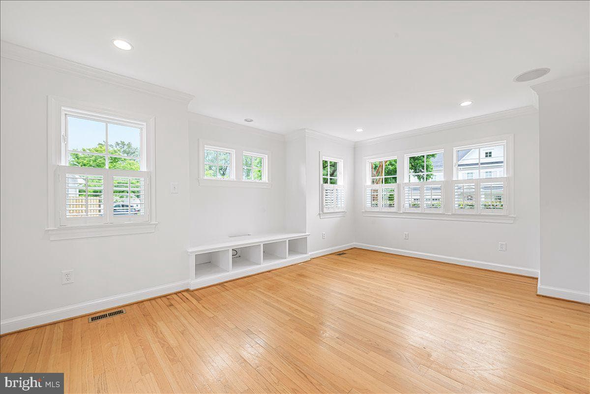 4506 Everett Street photo 25