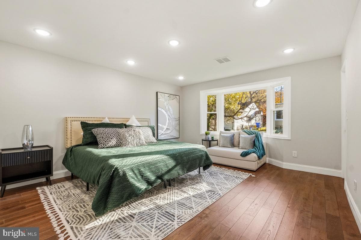 1202 Burton Street photo 19
