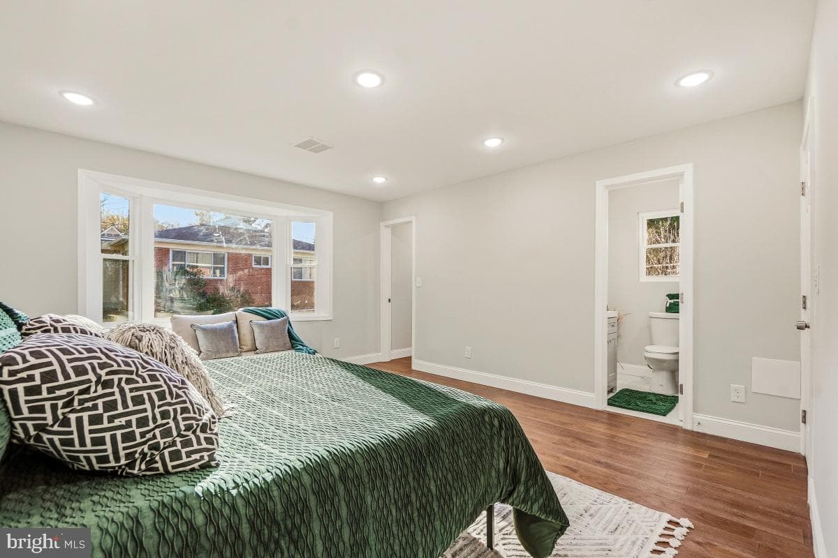 1202 Burton Street photo 20
