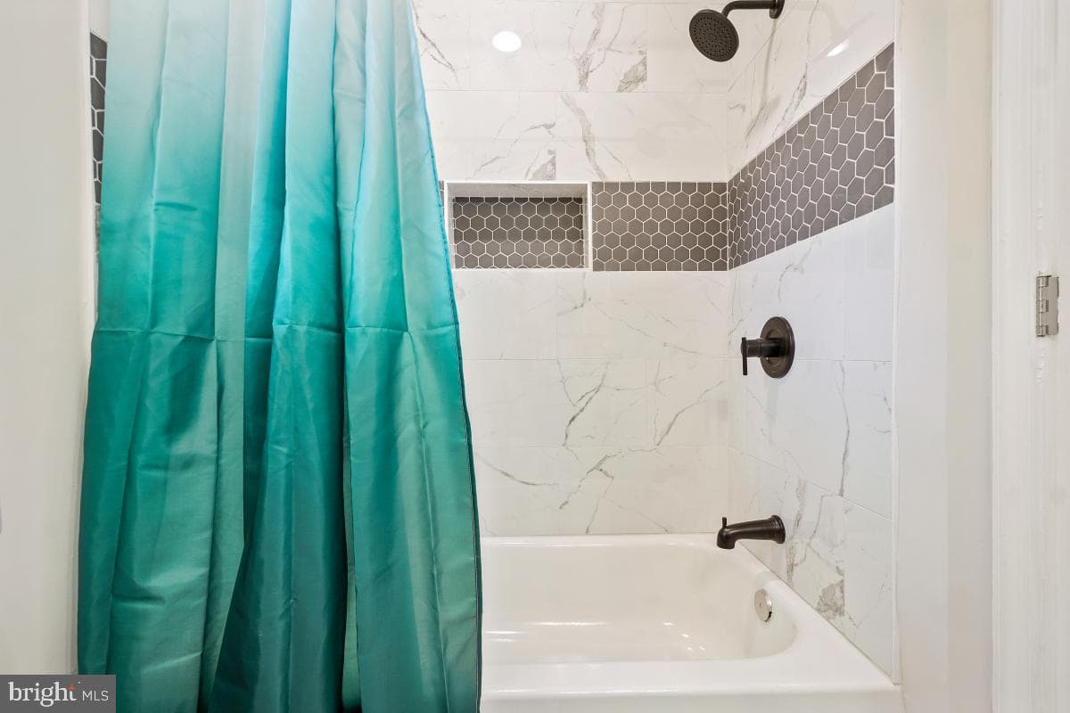 1202 Burton Street photo 22