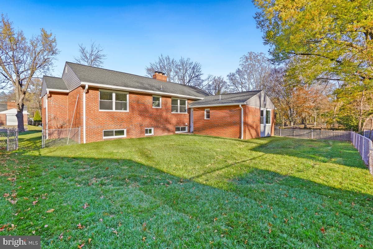 1202 Burton Street photo 30