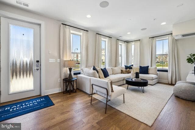 453 Exchange Avenue photo 12