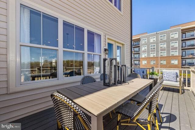 453 Exchange Avenue photo 31