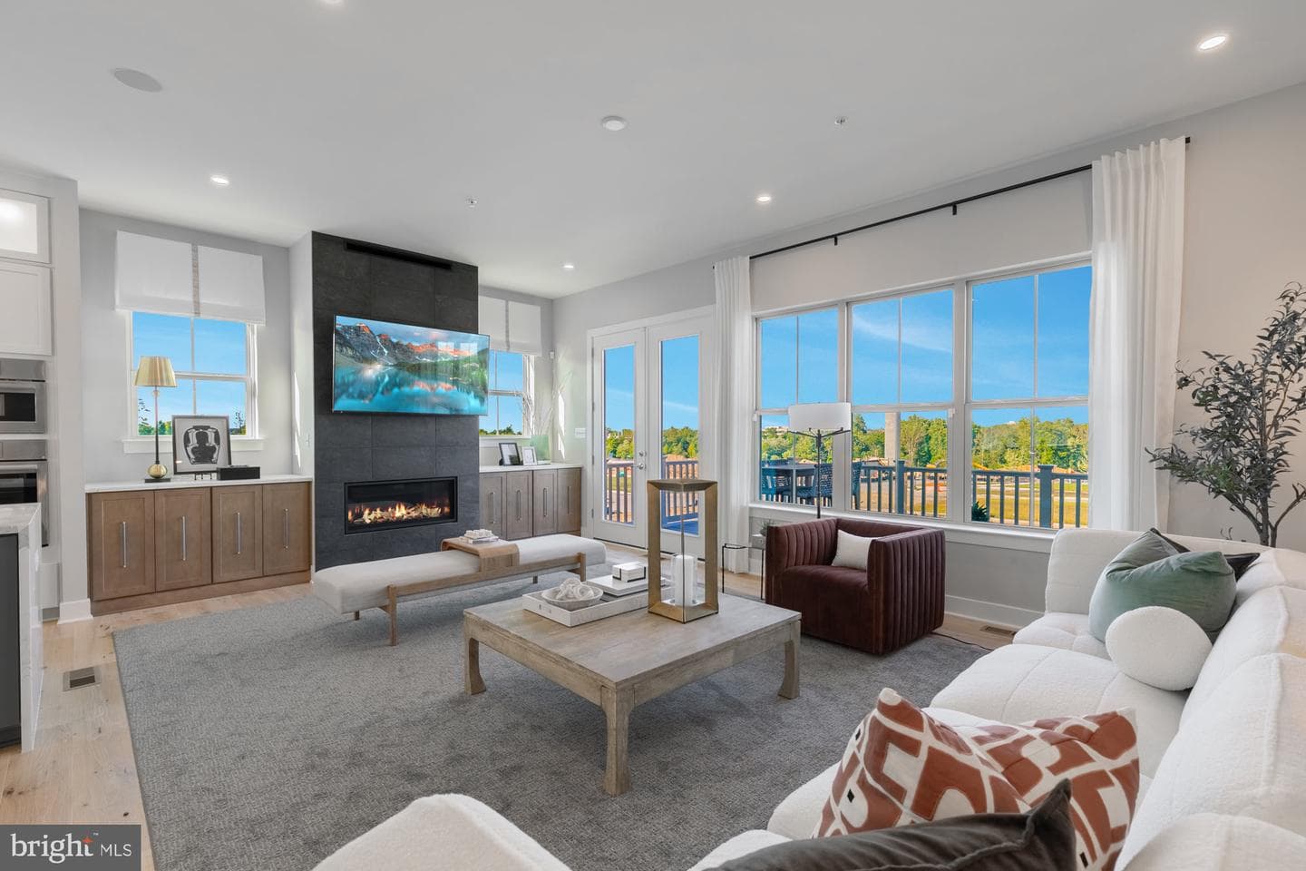 453 Exchange Avenue photo 5