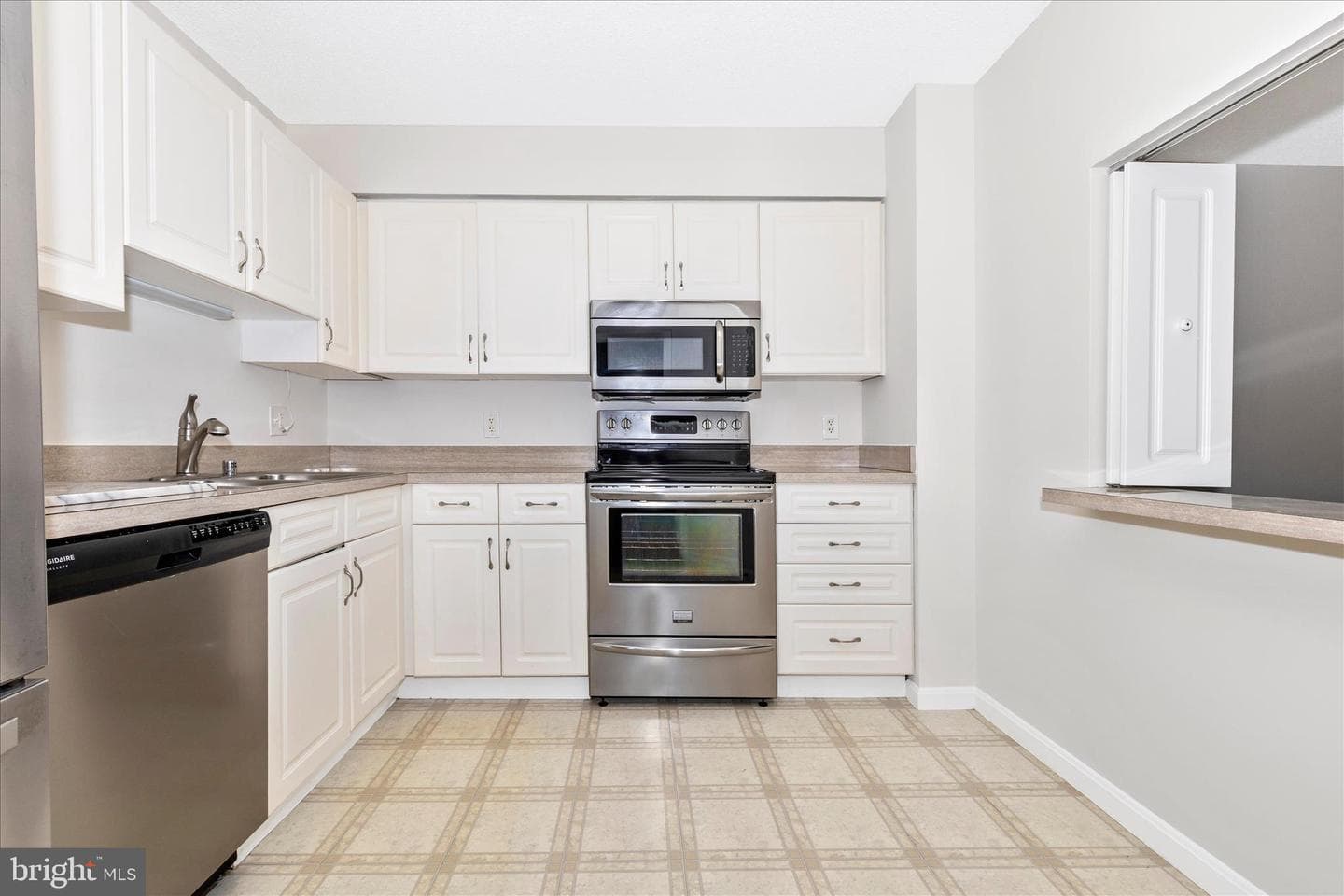 14809 Pennfield Circle #309 photo 7