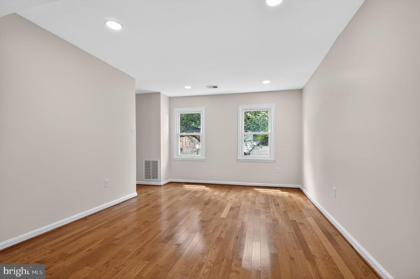 220 Pender Place photo 29
