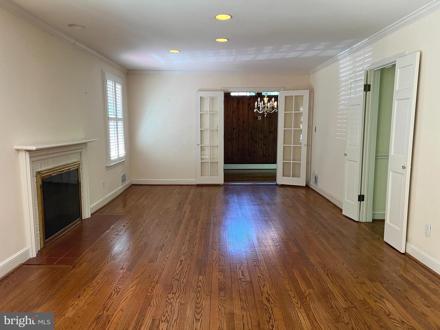 6907 Wilson Lane photo 2