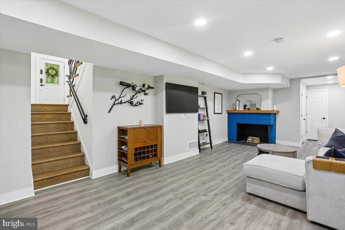 9409 Holland Avenue photo 21