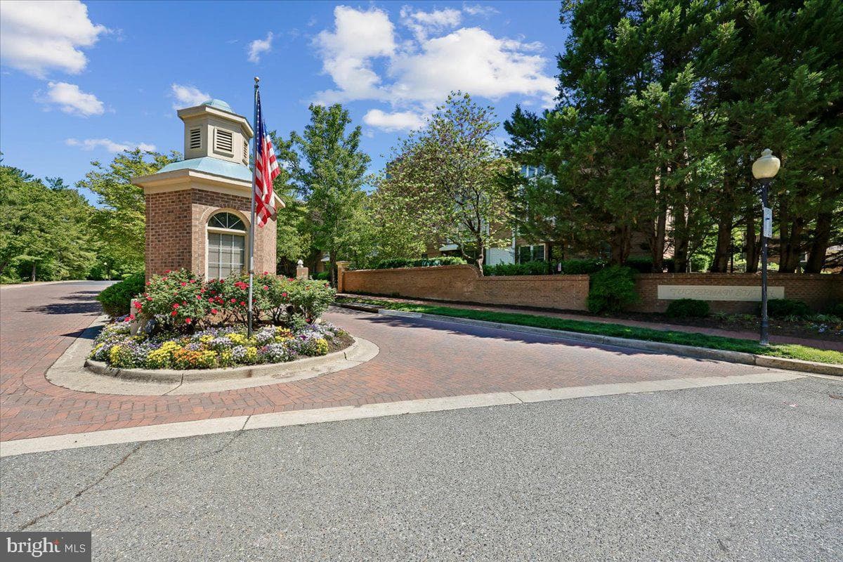 5705 Brewer House Circle #101 photo 31