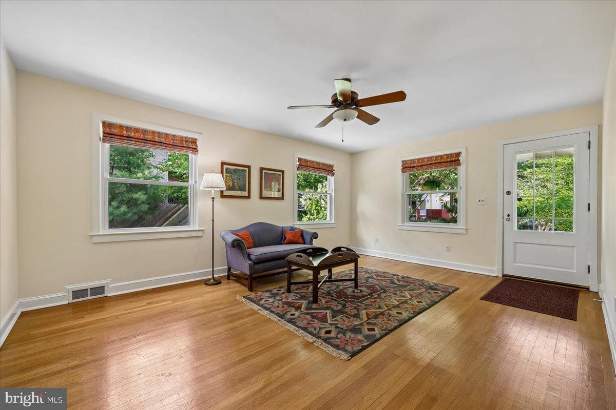 9 Pine Avenue photo 10