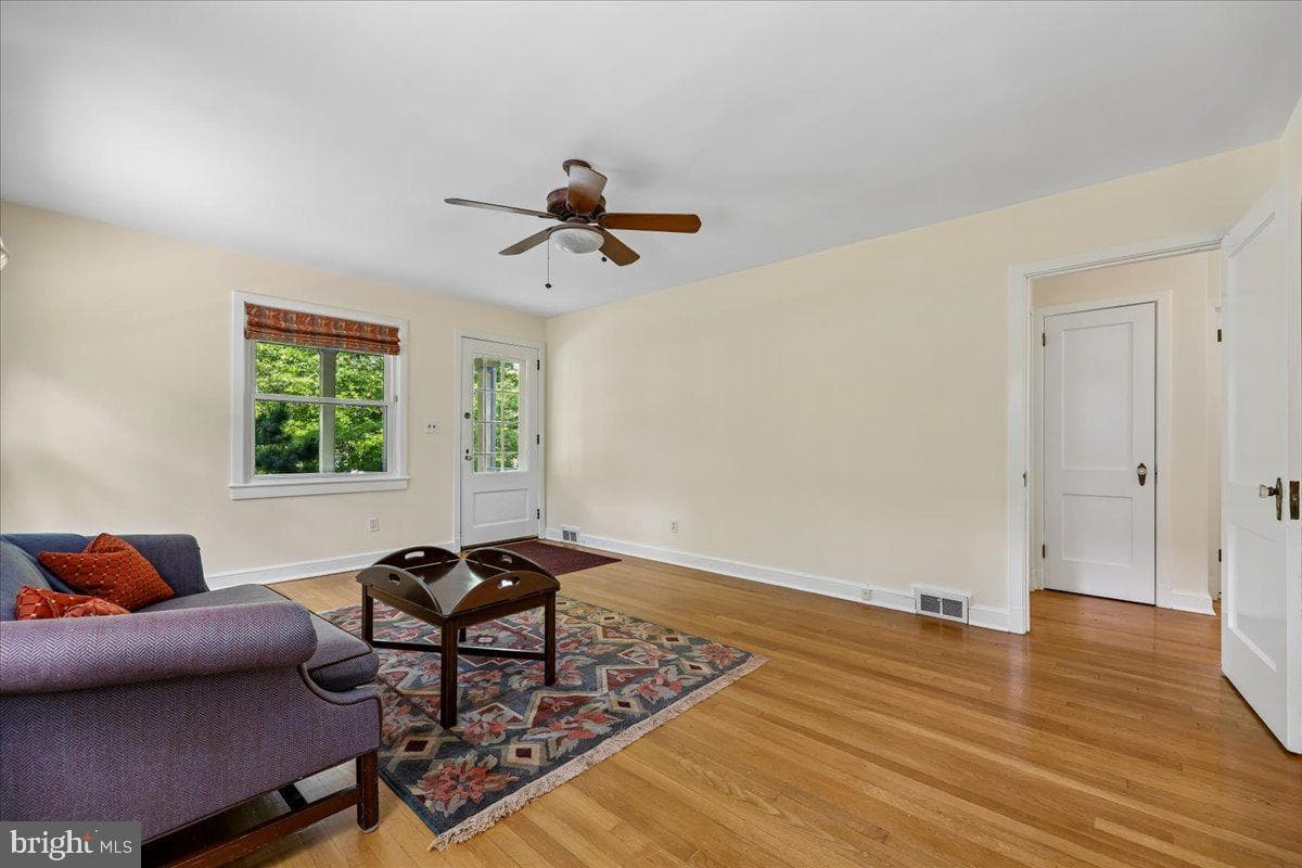 9 Pine Avenue photo 22
