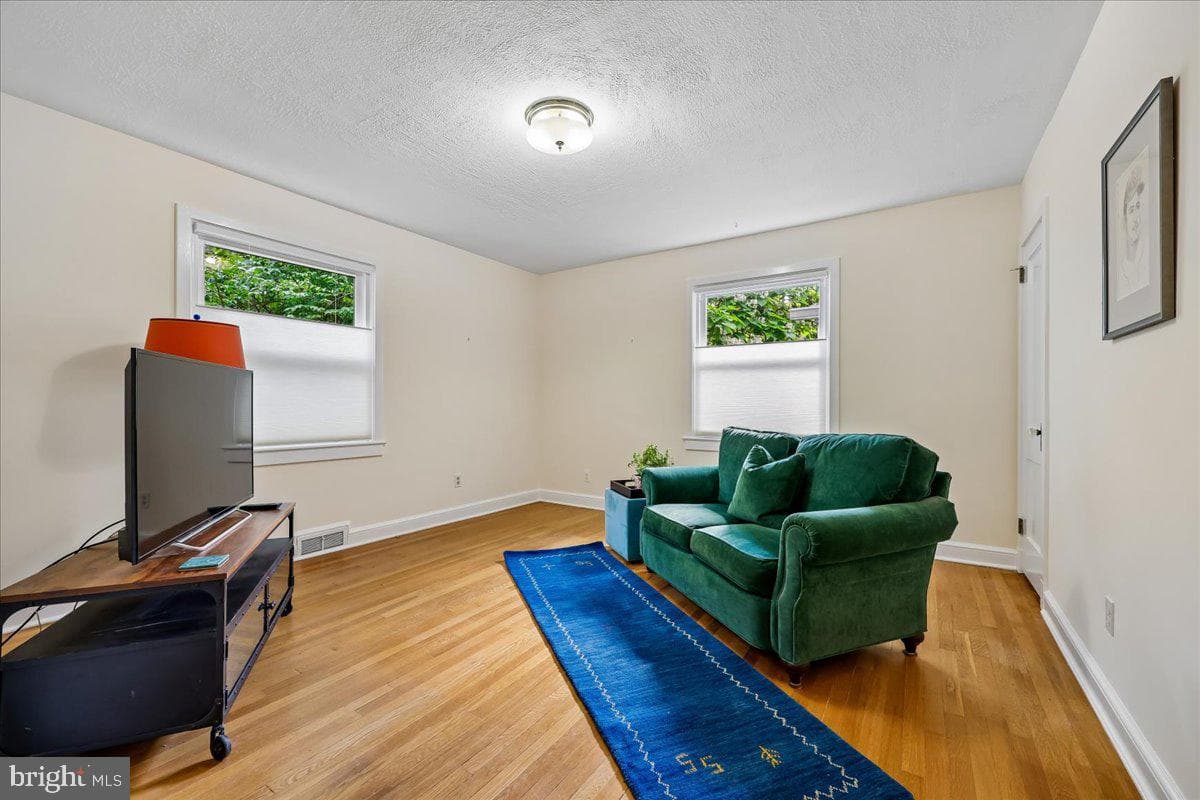 9 Pine Avenue photo 37