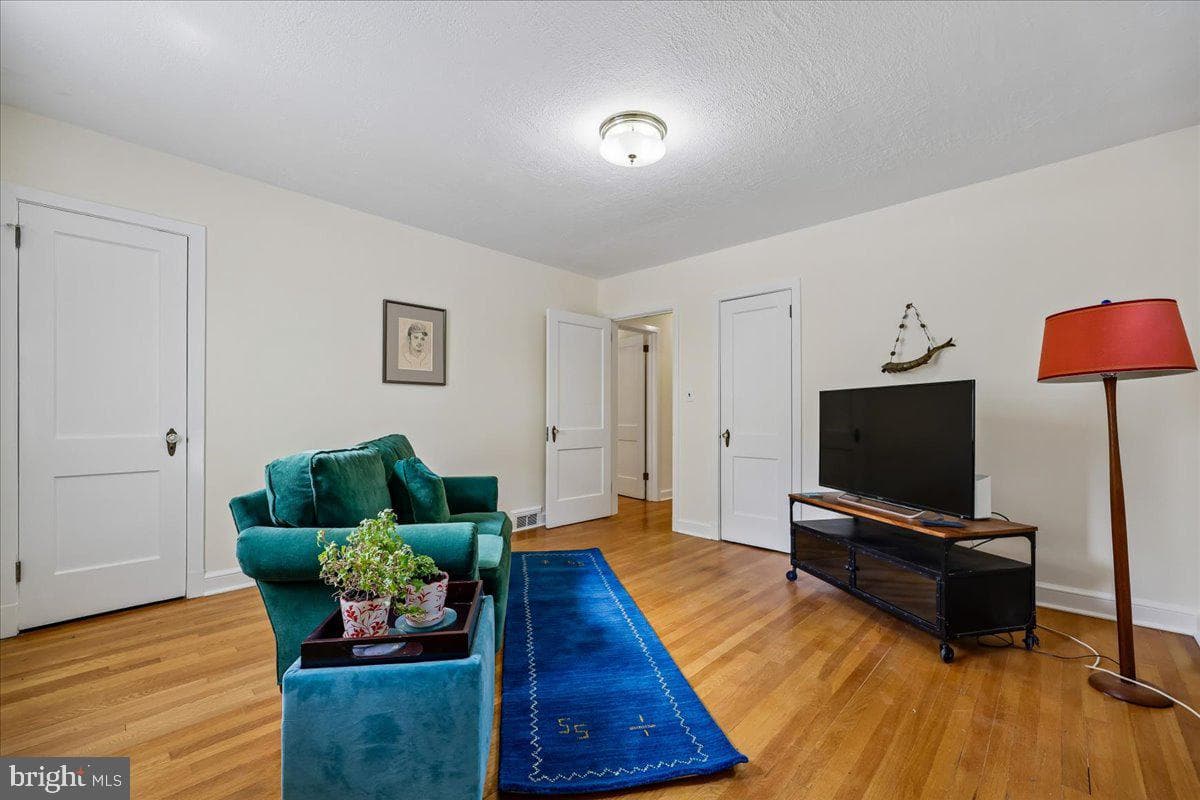 9 Pine Avenue photo 40