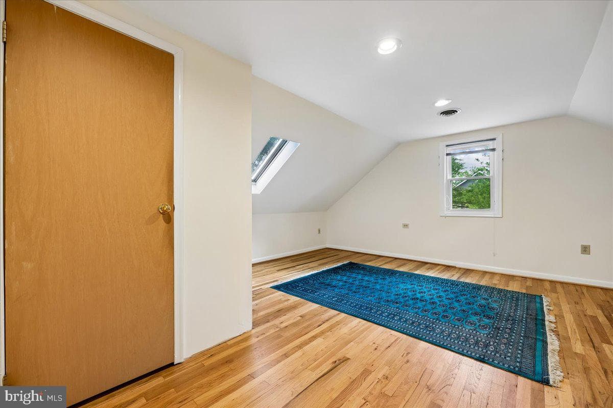 9 Pine Avenue photo 51