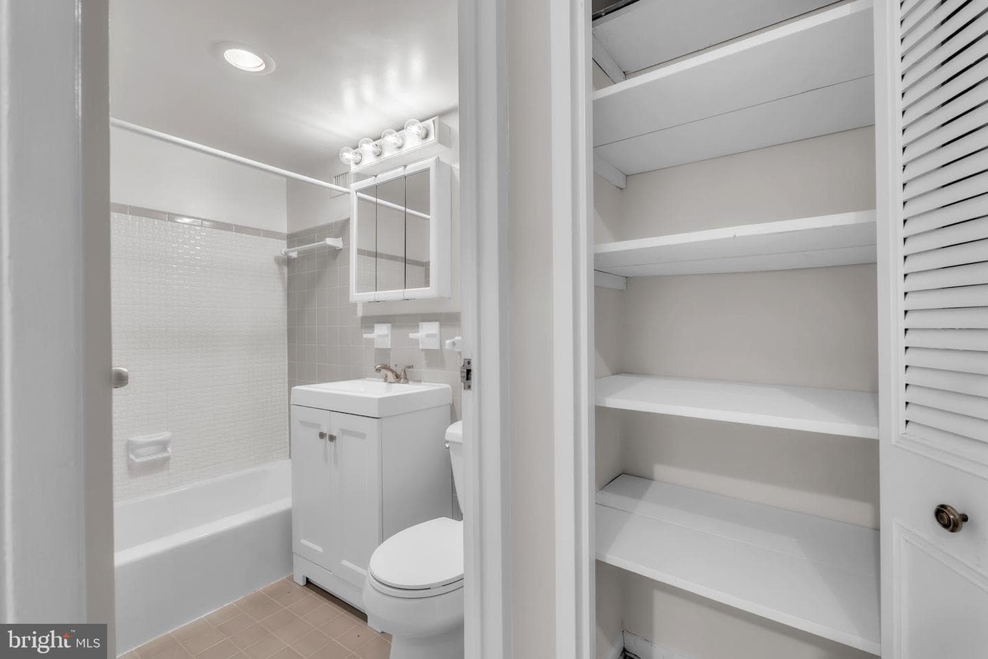 10401 Grosvenor Place #410 photo 13