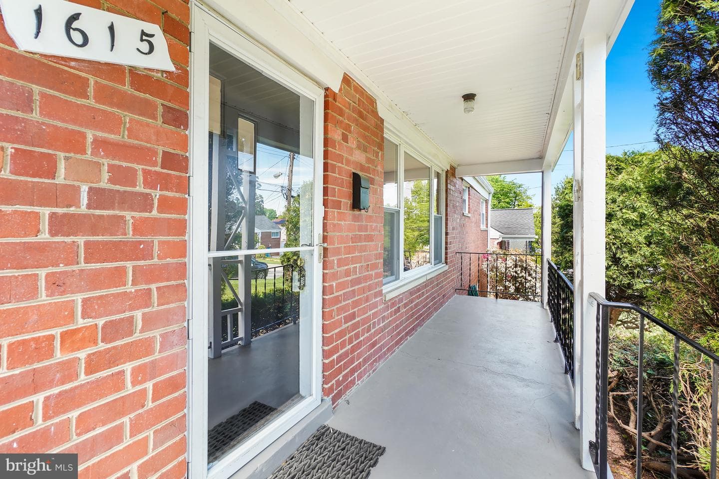 1615 Parham Place photo 4