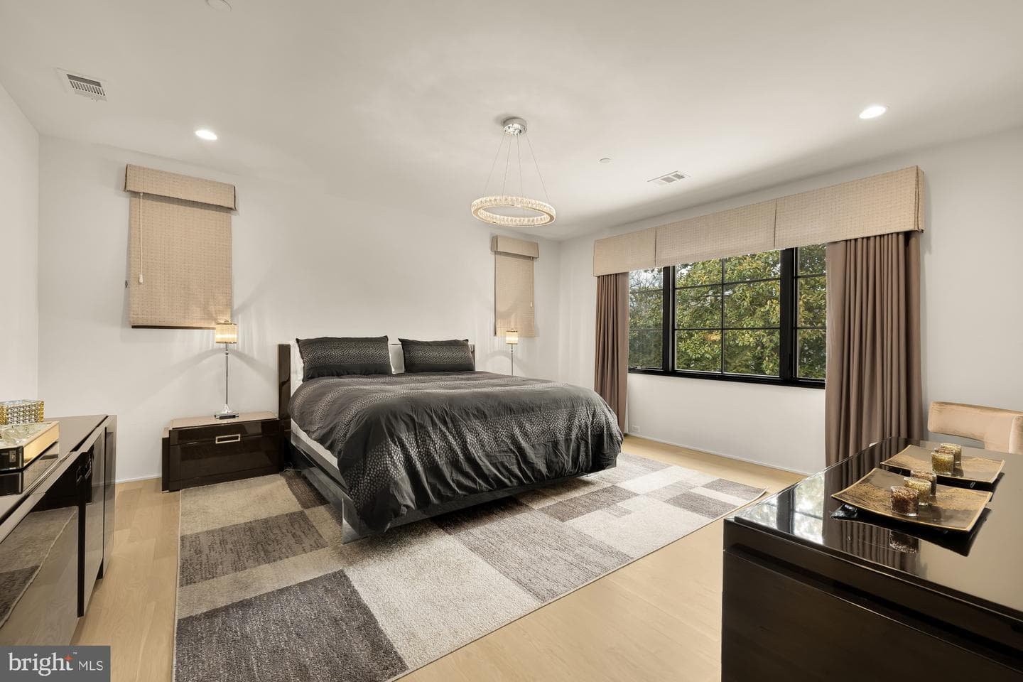 7613 Glenbrook Road photo 48