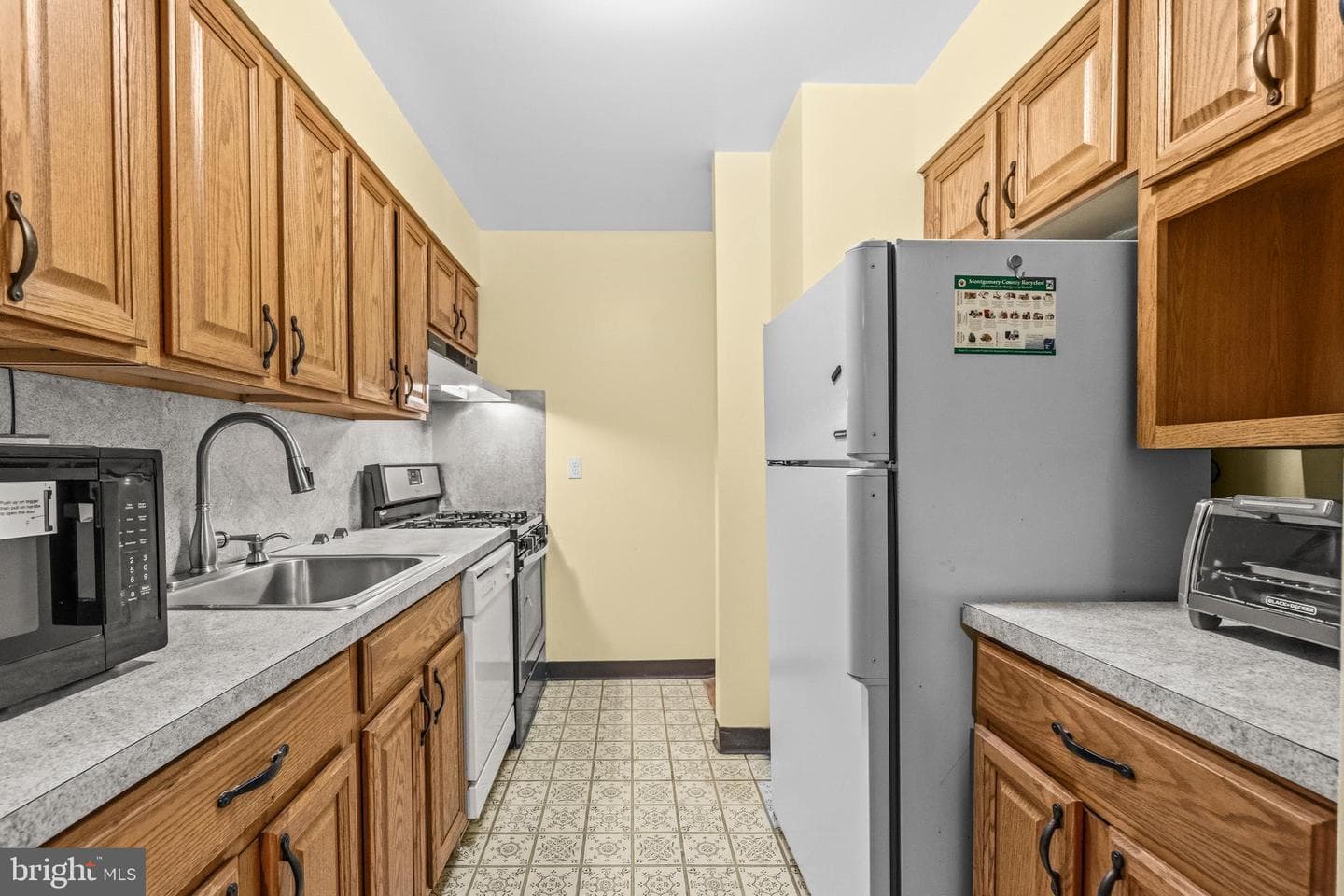 2305 Greenery Lane #t-2-3 photo 11