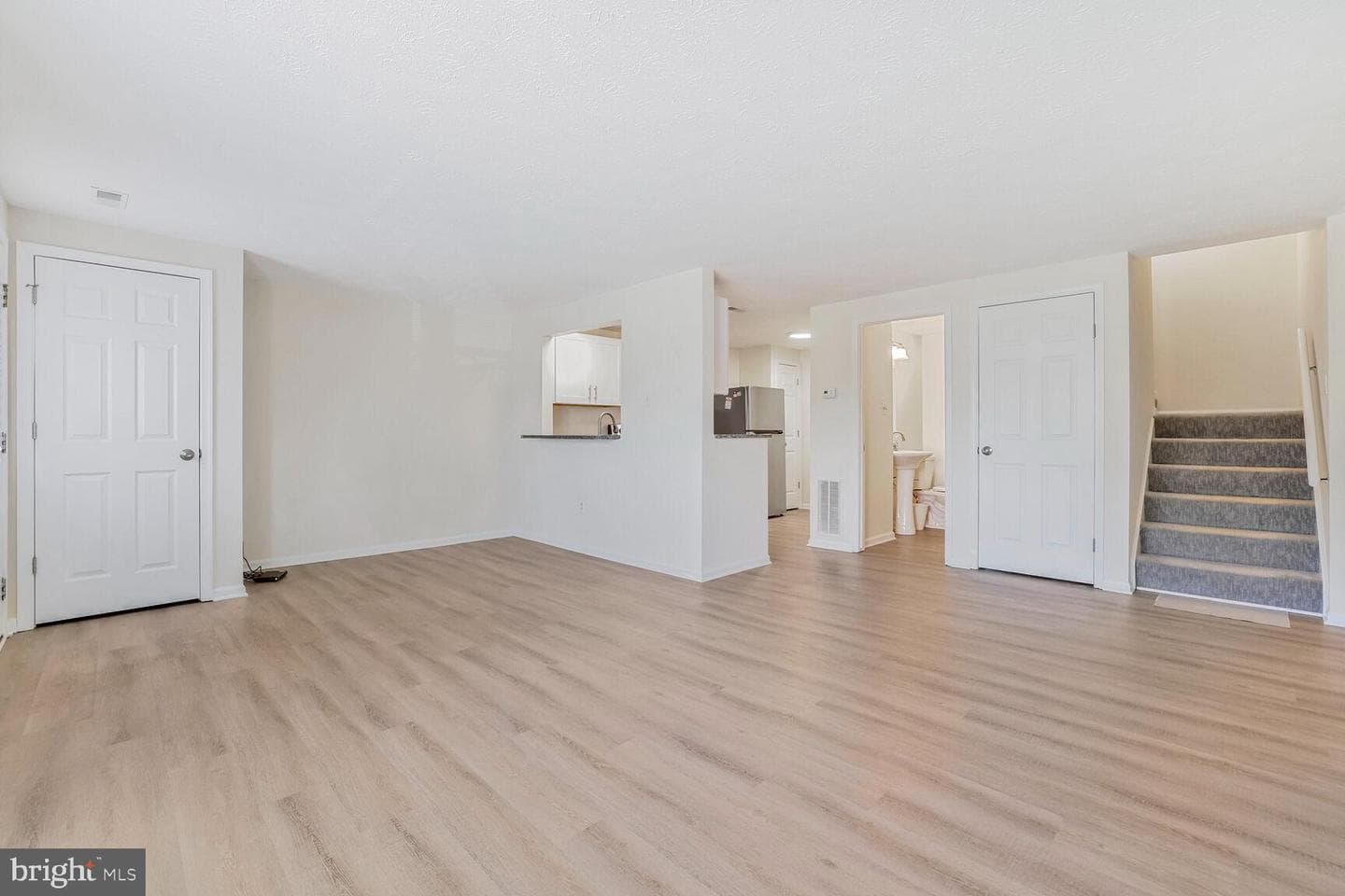 522 Palmtree Drive photo 3