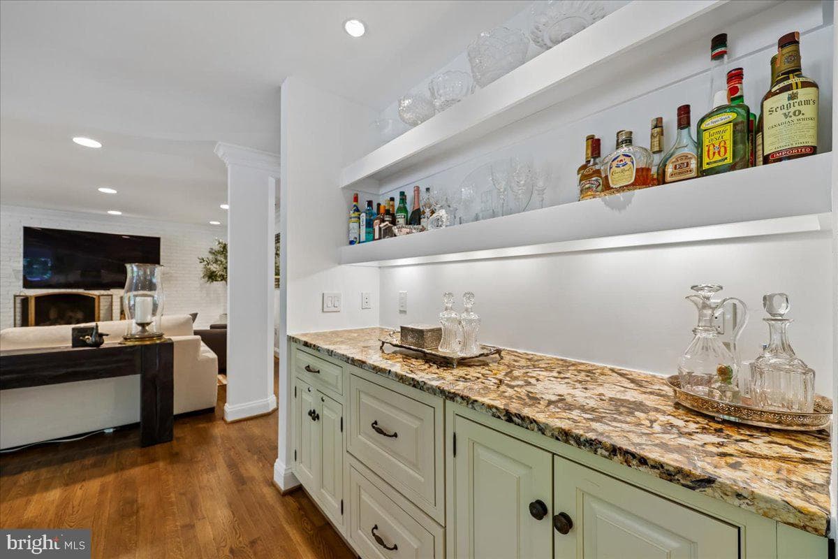 6904 Earlsgate Way photo 10