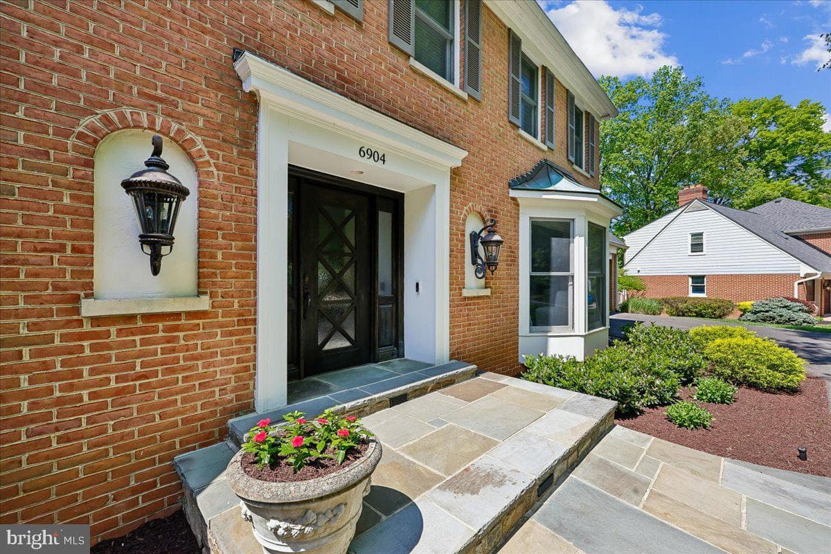 6904 Earlsgate Way photo 2