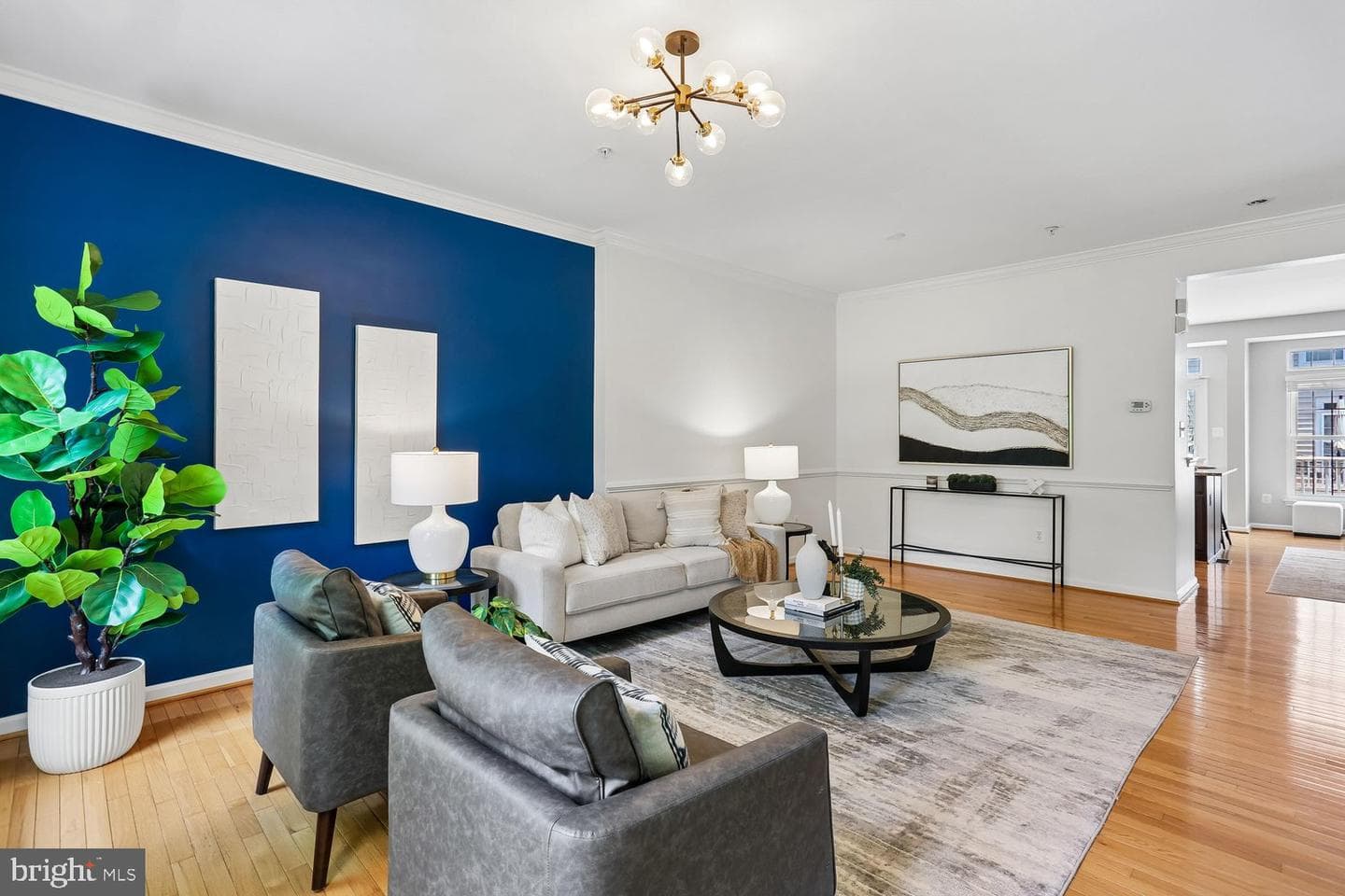 708 Market Street E photo 3