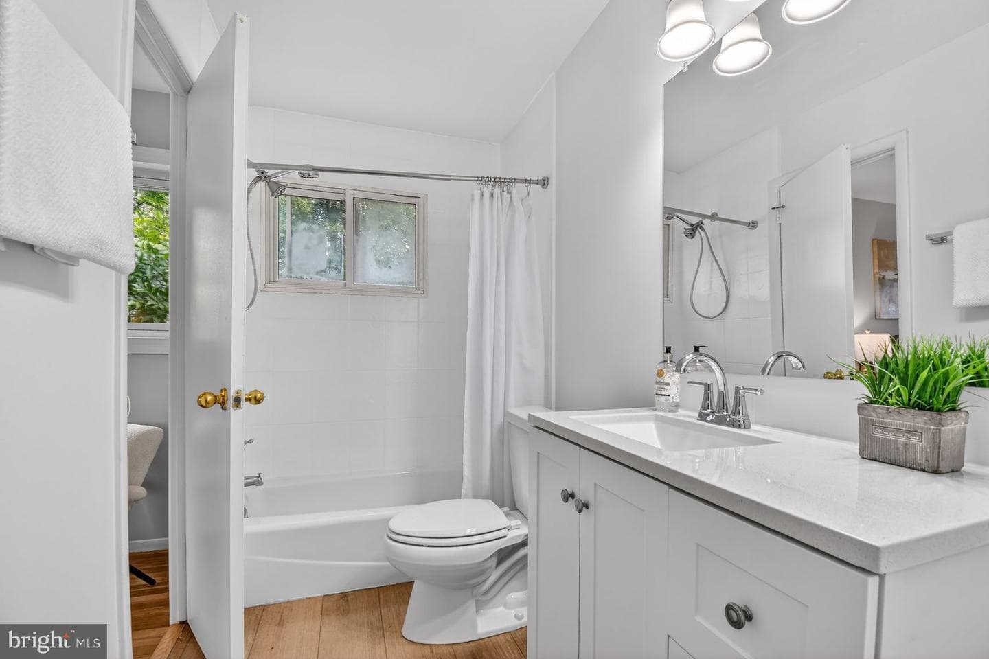 4401 Ferrara Drive photo 16