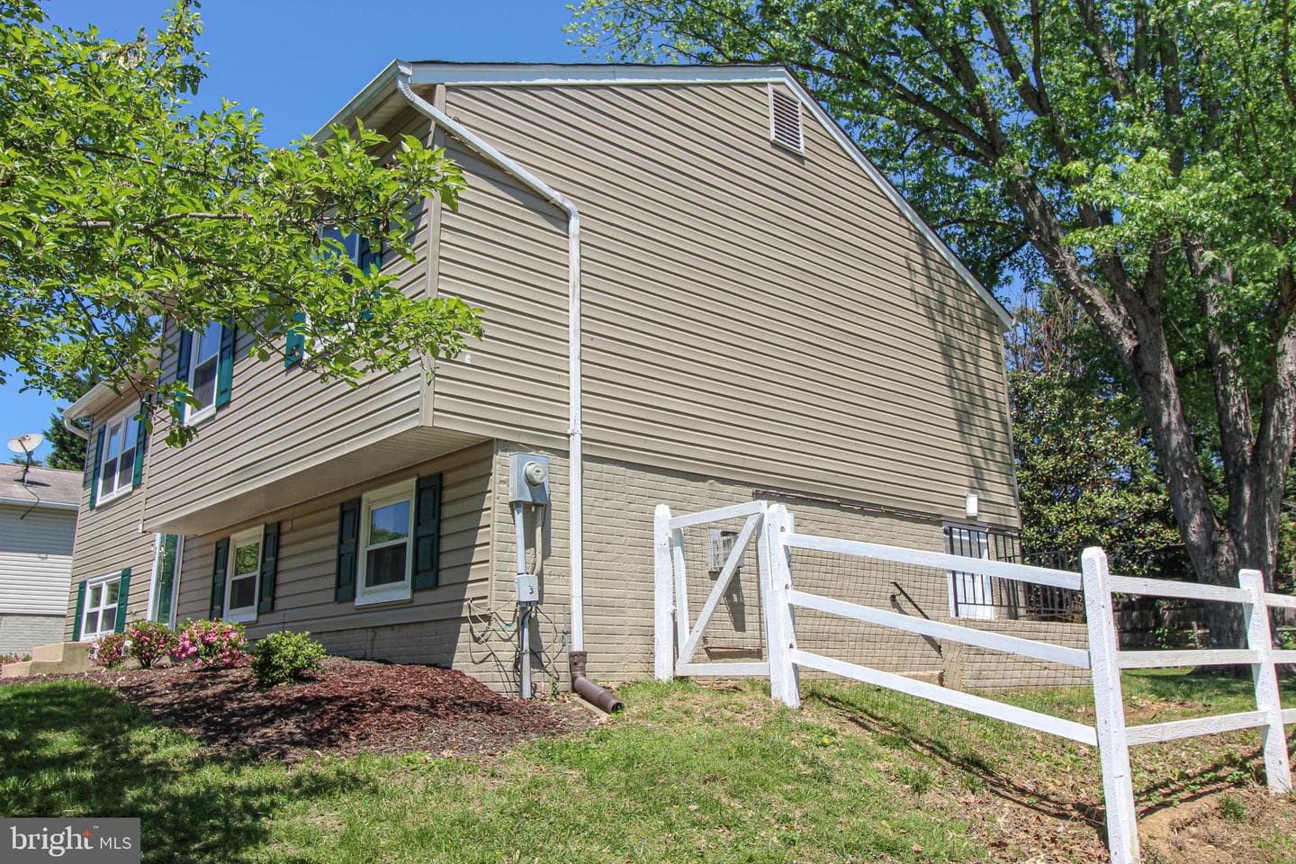 24201 Bush Hill Road photo 4